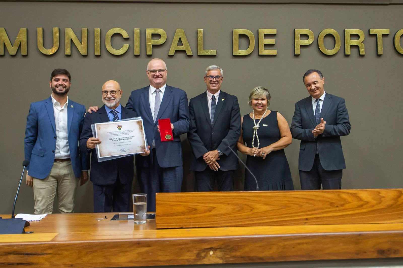 Paulo Afonso Pereira recebe título de cidadão de Porto Alegre por Tiago Albrecht